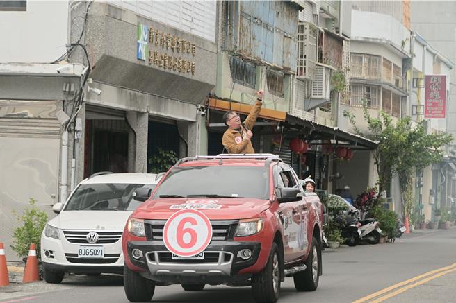 無黨籍台東區域立委候選人劉櫂豪車隊掃街。（劉櫂豪提供／蔡旻妤台東傳真）