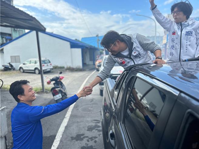 國民黨台東區域立委候選人黃建賓（中）車隊掃街。（黃建賓提供／蔡旻妤台東傳真）