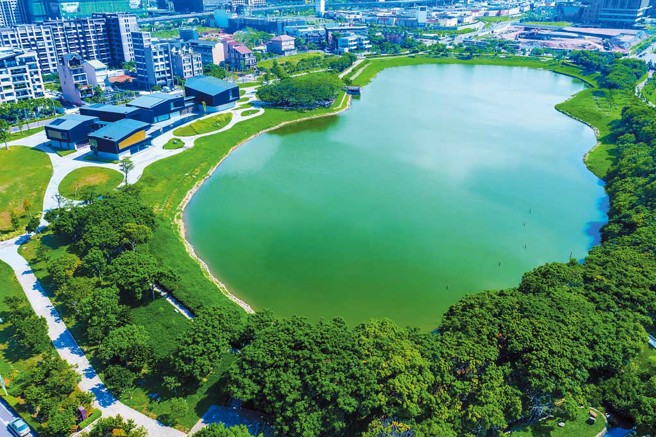 以「天人合一」、「人与自然共生」为主轴设计的横山书法艺术公园。（图／桃园市政府水务局提供）
