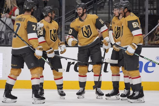 黃金騎士球員慶祝得分。（美聯社資料照）