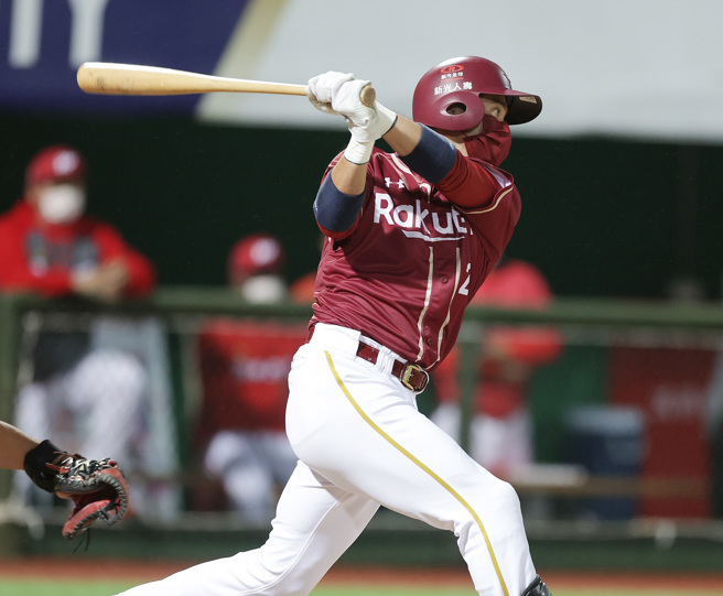 中职各球团公布60人保留名单，乐天桃猿内野手郭永维、郭严文，统一7-ELEVEn狮内野手高国庆等人都未被列在名单内，图为乐天桃猿内野手郭严文。（图／本报系资料照）