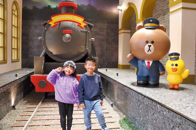 熊大的丽宝小镇推出一周年活动，限定纪念版车票粉丝必收藏。（图／丽宝乐园渡假区提供）