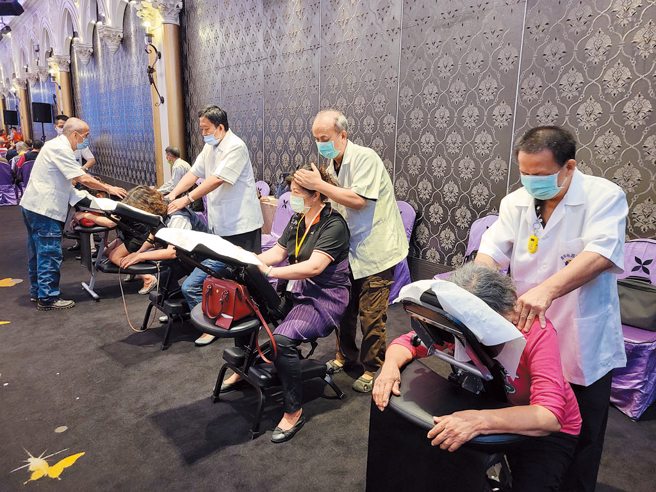 臺中市政府劳工局在全市23处行政区共辅导89处优良视障按摩据点，民眾可透过「LINE热点」搜寻店家。（图／臺中市政府劳工局提供）
