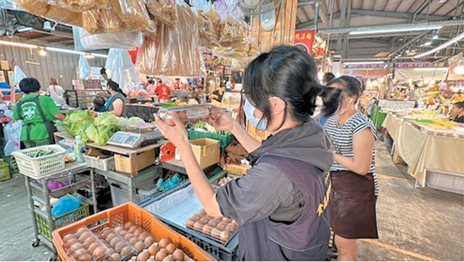 臺中年節複合式稽查專案，確保食品安全。（圖／臺中市食品藥物安全處提供）