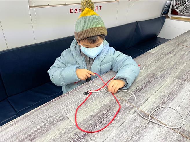 基隆市重要的港口城市，為使民眾更了解船舶知識，海科館於1月14日將推出「小庭船長的船舶教室」課程，從課程中可以了解更多船舶的小知識及結合繩結製作生活實用小物。（海科館提供／徐佑昇基隆傳真）