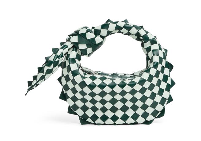 Bottega Veneta JODIE 编织皮革造型手提包，11万7200元。（Bottega Veneta 提供/林欣仪台北传真）