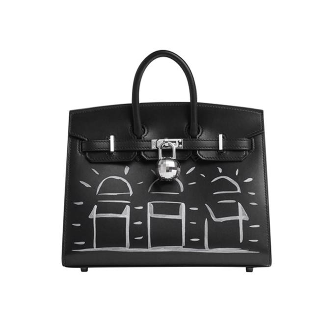 Birkin Sellier Faubourg en fete提包，正面可以看到手繪總店大門圖樣，售價72萬8600元。（Hermes提供／黃唯淯台北傳真）