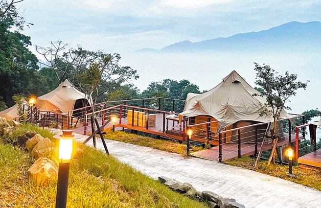 以「森林旅宿」為靈感而打造的雲林縣古坑鄉樟湖十字關露營區。（圖／雲林縣政府、雲林縣議會提供）