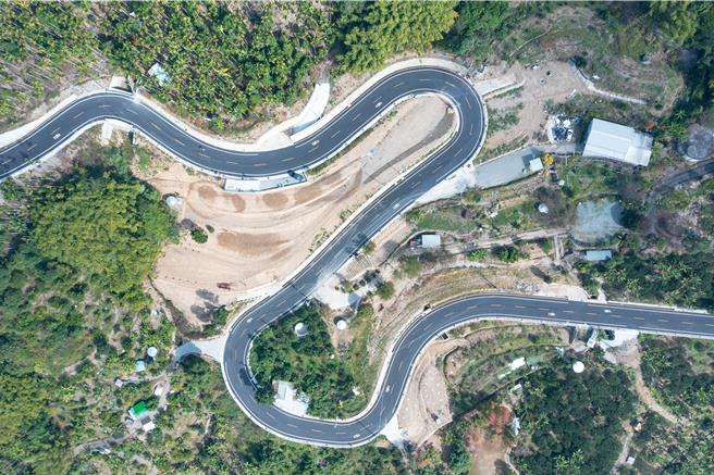 斥资13.6亿元中寮环乡道路10日全线通车。南投县政府提供