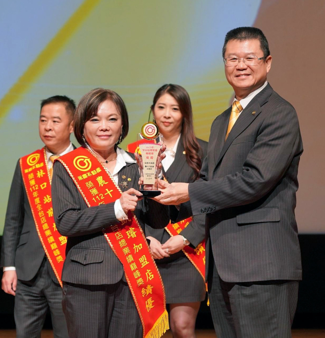 
永庆不动产周文惠加盟15年、开出33间店，去年旗下有4间店业绩突破1亿元。（永庆房产集团提供）
