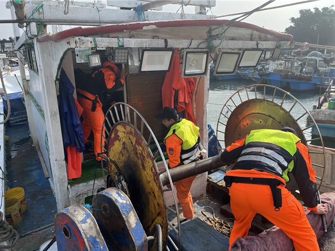 海巡队派遣PP-3508巡防艇，针对海上可疑目标加强登检，并强化救难案件的救援能量。（第一岸巡队提供／吴佩蓉宜兰传真）