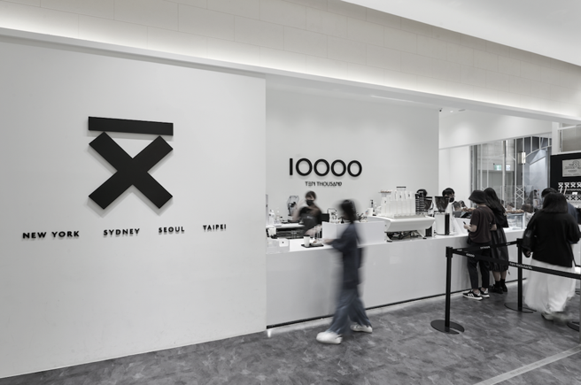 來自紐約的Ten Thousand Coffee微風南山一號店，預計今年第2季再進駐微風廣場。（微風提供）