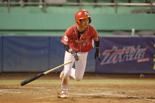 南華大學開路先鋒張士群單場3安「猛打賞」。（大專體總提供）