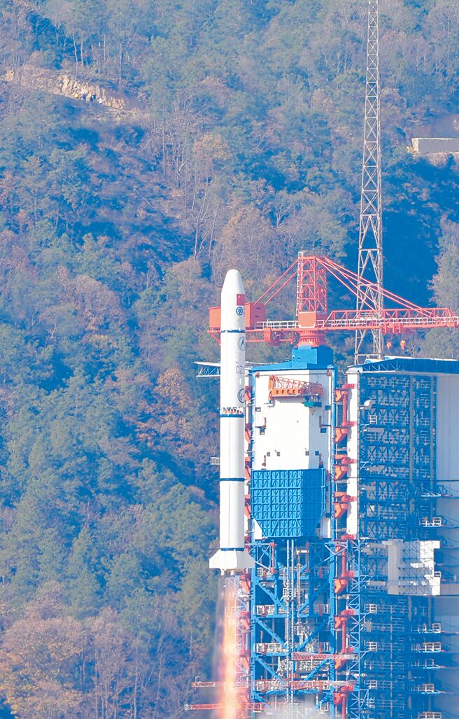 大陆9日在西昌卫星发射中心将爱因斯坦探针卫星发射升空。 （新华社）