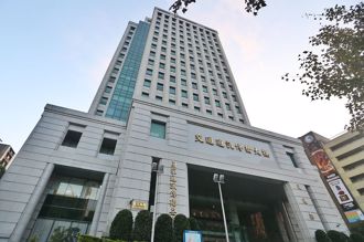 黃國昌衝NCC抗議 黃揚明：昔遭民進黨當棋子打倒中天「都是局」