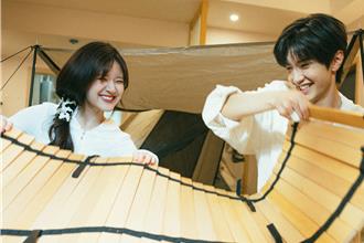 「吻戲扛霸子」陳哲遠吻功了得 和趙露思邊煮湯圓邊激吻