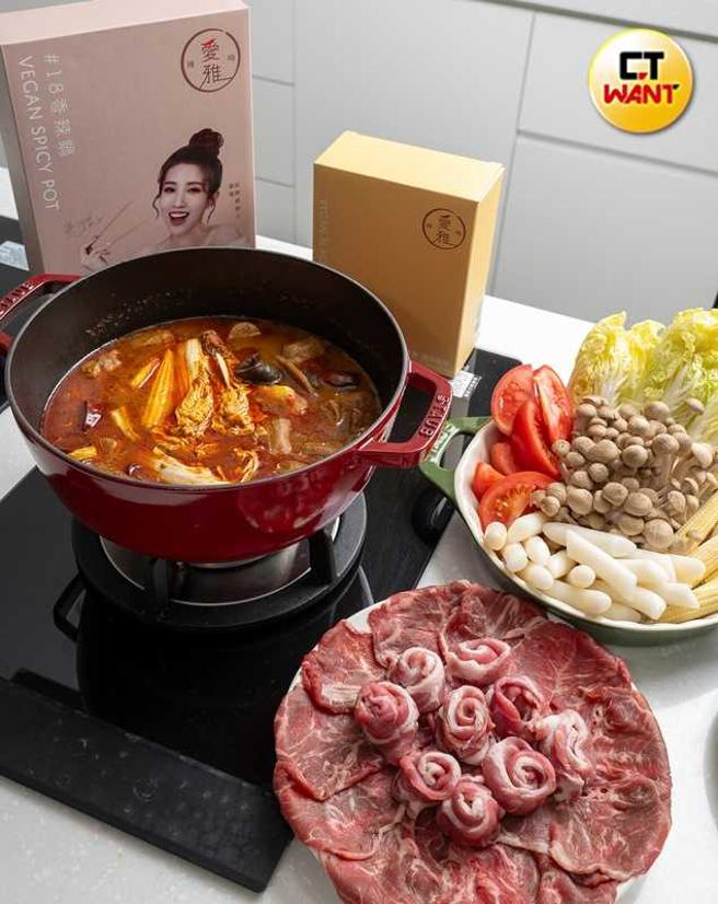 夫妻俩的努力得到肯定，品牌成立不到一年获得奖项认可。（图／焦正德摄）