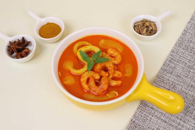 爱雅再推出筹备半年的「海鲜叻沙飨味锅」。（图／爱雅辣呦提供）