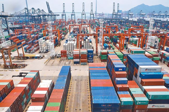 全球貿易開始回升，專家預測：中國12月出口或有小幅增長。（中新社）