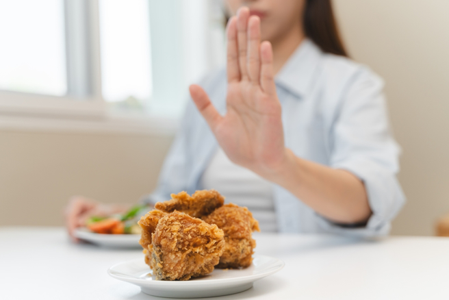 患有三高的人，除了飲食需控制，最好也不要擅自停藥。（示意圖／Shutterstock）