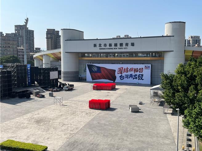 板桥第一运动场及板桥第二运动场明晚均有选前之夜活动。（王扬杰摄）