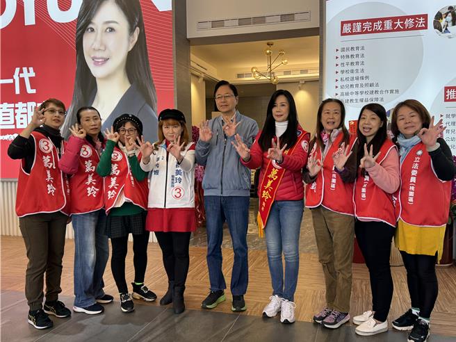 桃園市長張善政11日請假全力輔選，首場幫爭取連任的立委萬美玲車隊掃街。(蔡依珍攝)