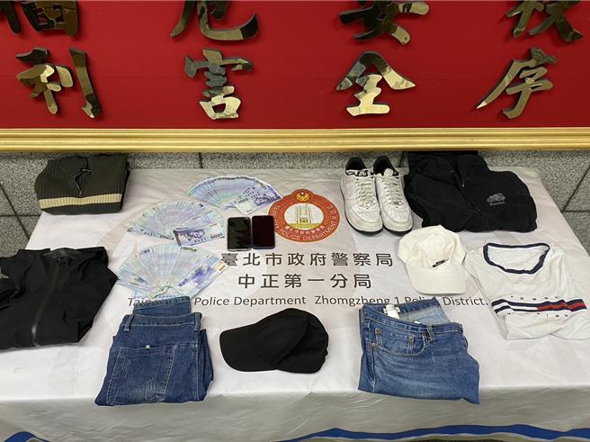 警方起獲28萬贓款及作案證物。（警方提供）