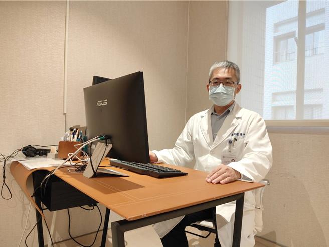 台北榮民總醫院新竹分院精神科醫師林明燈建議，可以減少政治活動的參與，關注相關訊息的次數減少，從事其他體能活動，在休息的時候使用放鬆運動，維持良好睡眠及飲食，這些都有助於減少選舉產生的身心症狀。（北榮新竹分院提供／邱立雅竹縣傳真）