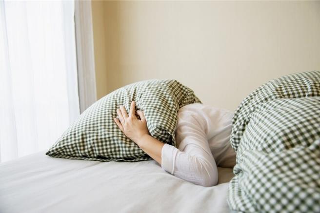 大千医疗体系南势医院精神科医师黄仕奇表示，过于投入选举议题会出现焦虑、失眠紧张等情绪。（大千医院提供／谢明俊苗栗传真）