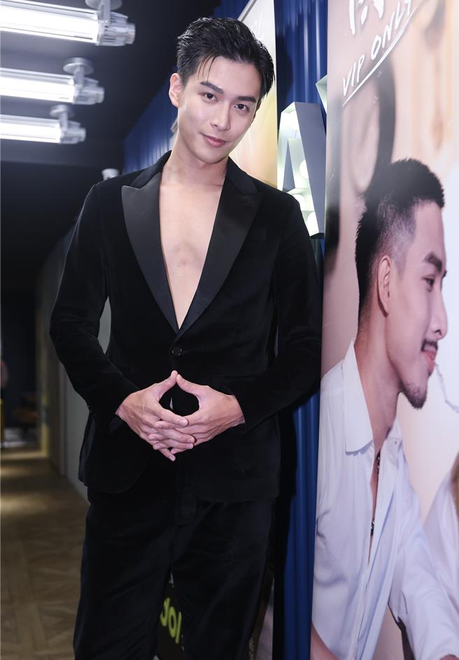 黃丞邦曾擔任過調酒師。（陳俊吉攝）