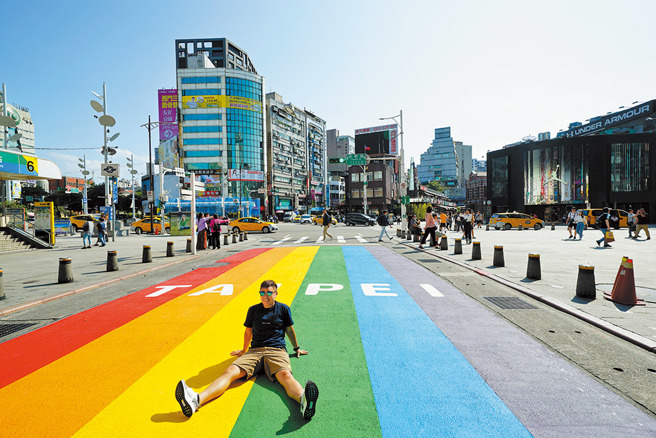 2024台北灯节于西区登场，将是一场发掘传统技艺、青年次文化及老城歷史的地方文化盛会。（图／臺北市政府观光传播局提供）