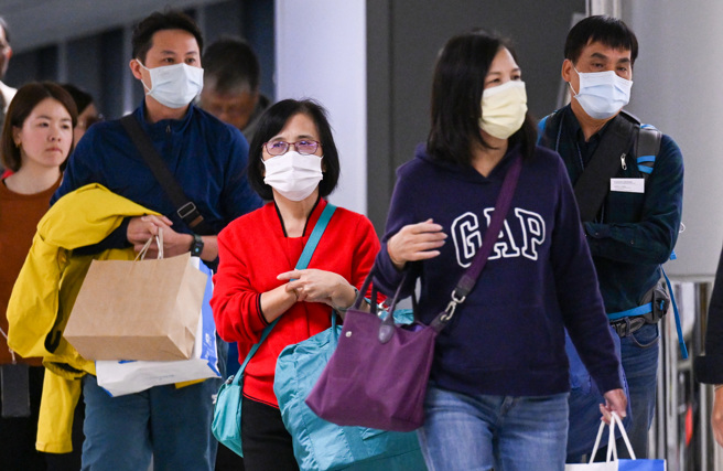 有些人體質不怕冷，看在心臟科醫師的眼中，低溫會導致血管劇烈收縮，未注意保暖心肌梗塞風險高。（示意圖／報系資料照）