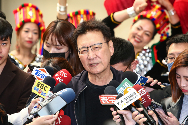 国民党副总统候选人赵少康11日出席「四海同心，海外团结造势大会」，呼吁大家集中选票，票投国民党。（邓博仁摄）