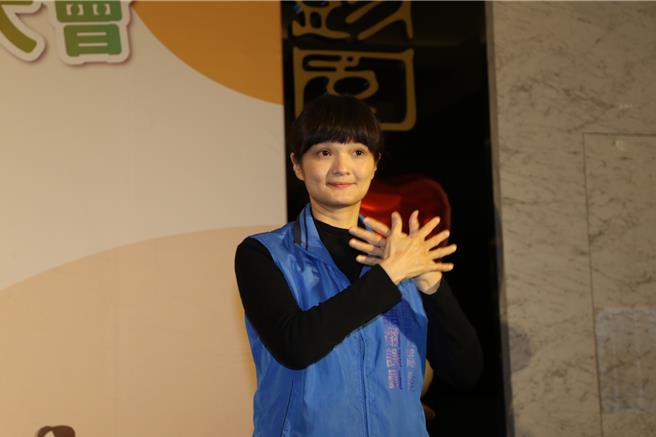 新北市社会局在举办各式活动时，均可看见手语翻译员在一旁服务。（新北市社会局提供）