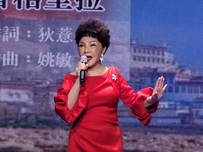 「蘋果花歌后」楊燕長年旅美，這次大選不能返台投票，充滿遺憾。(游定剛拍攝)