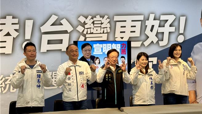 联电荣誉副董事长宣明智今晚到高雄为国民党立委候选人李眉蓁、锺易仲、黄柏霖、陈美雅辅选。（柯宗纬摄）