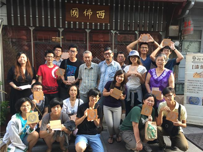 蔡天民为台南粧佛世家「西佛国」第三代传人，竭尽一生心力于粧佛创作。（台南市文化局提供／曹婷婷台南传真）