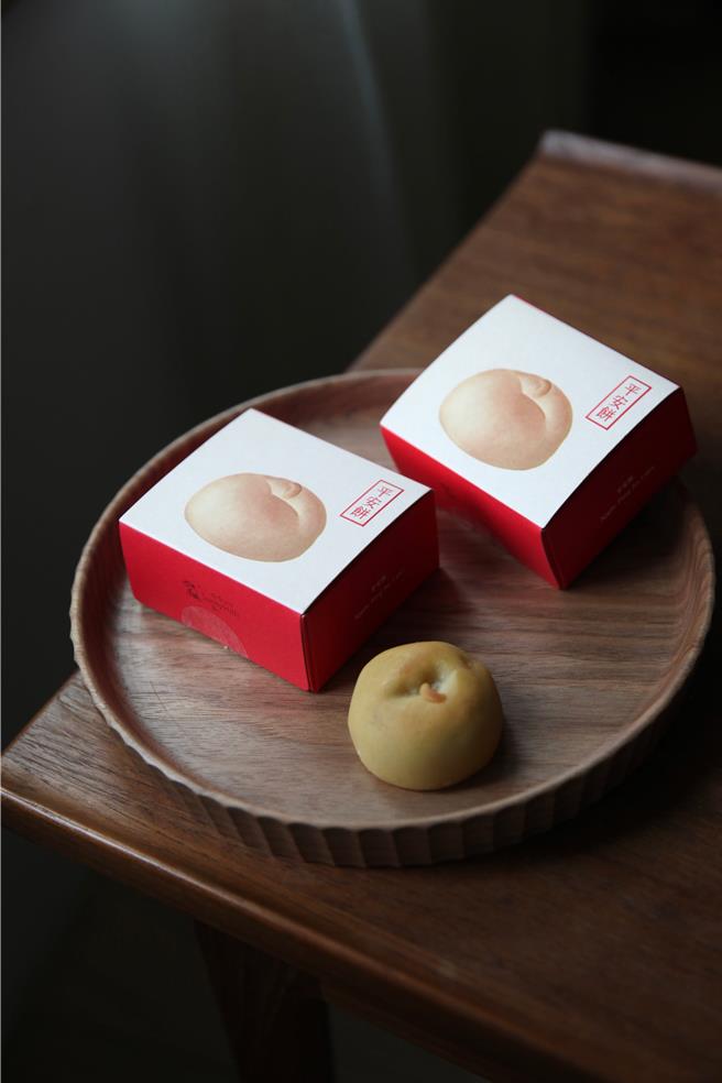 「微热山丘」推出年味十足的小份量包装，新年限定平安饼再度回归，带来平安加持。（微热山丘提供）