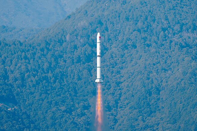 中国大陆9日在西昌卫星发射中心将爱因斯坦探针卫星发射升空。 （中新社）