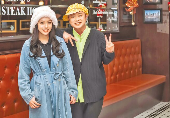 南拳妈妈弹头（右）10日记者会，MV女主角Lala也出席。（美秀创意提供）