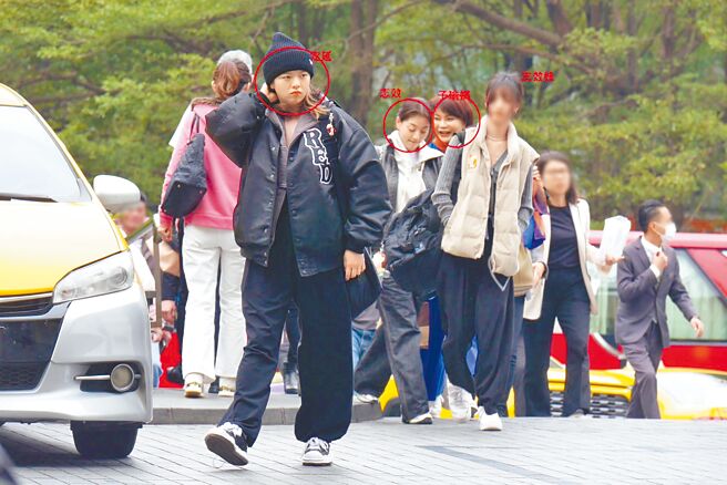 志效、定延零偽装在台北观光，子瑜的妈妈热情作陪。（时报周刊CTWANT提供）