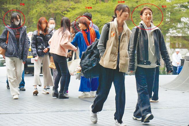 子瑜妈妈相当热心地关心每人的需求。（时报周刊CTWANT提供）