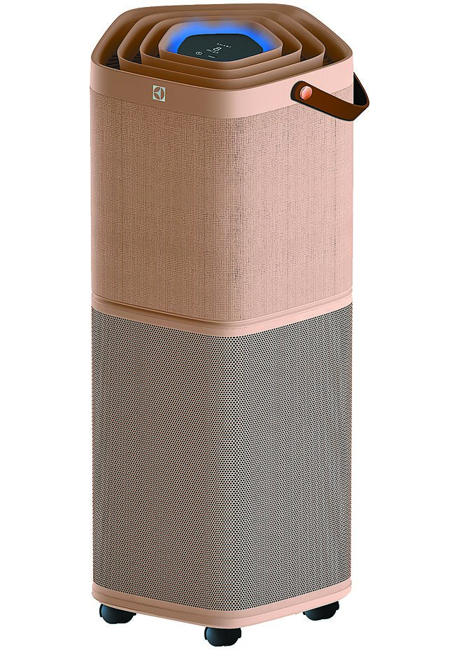 统一时代百货的「伊莱克斯空气清净机EP71-56」加赠滤心一个，原价2万6900元，特价1万7900元。（统一时代百货提供）