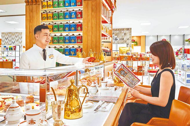 新光三越台北信义新天地A8 Bacha Coffee可容纳14位客人，并为台湾消费者推出两款特制产品。（新光三越提供）