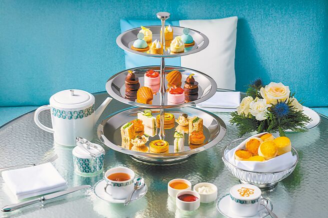 新光三越台北信义新天地A9 Blue Box Cafe Taipei于去年12月开幕，跃升奢华风打卡热点。（新光三越提供）