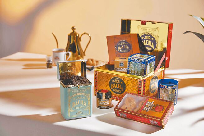 因应节日，Bacha Coffee提供客制化礼篮服务，包括100%阿拉比卡咖啡等。（新光三越提供）