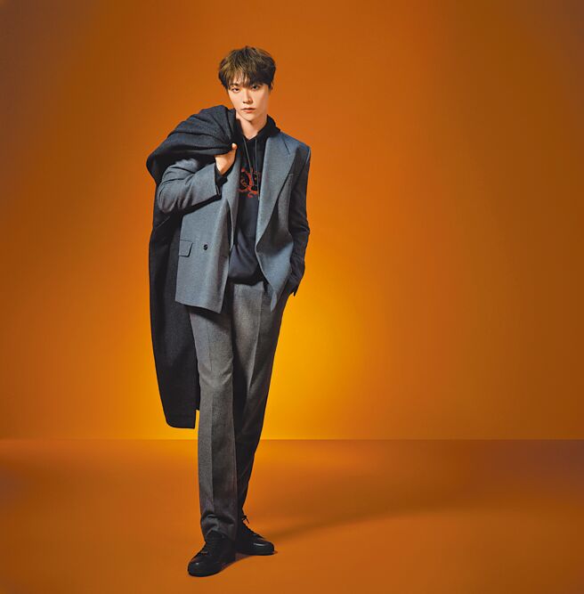 陳立農成為BOSS新年品牌大使，演繹龍年限定系列形象大片。（BOSS提供）