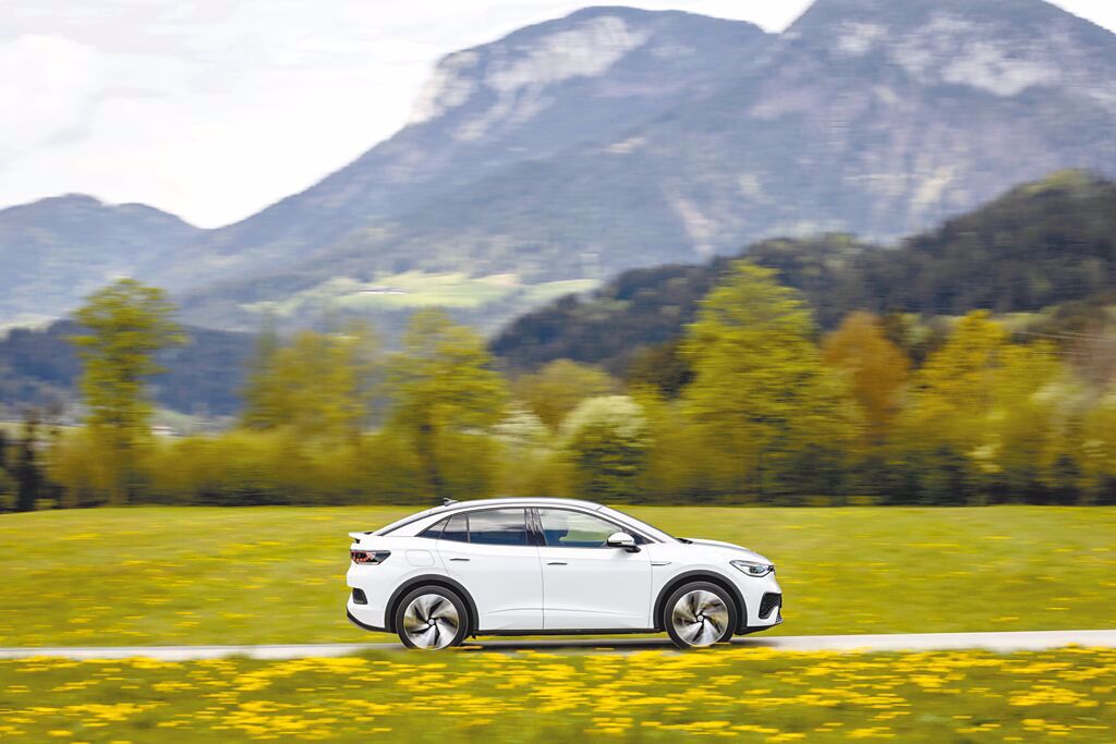 VW純電斜背跑旅ID.5具有未來感兼具運動化的外觀，同時擁有Euro NCAP最高分，五星評價。（台灣福斯汽車提供）
