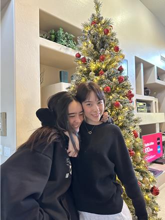 金鐘新人林奕嵐暌違8個月見家人秒淚崩 超正妹妹曝光了