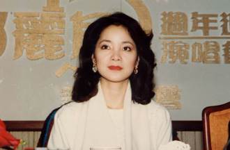 鄧麗君45年前舊照網瘋傳 引領時尚被稱作「小廢包始祖」